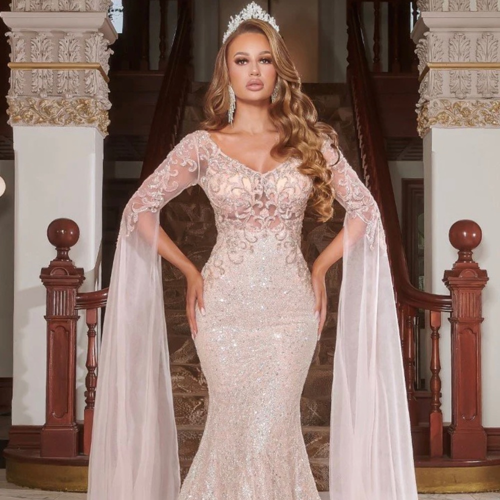 Portia & Scarlett cape sleeve gold gown NWT